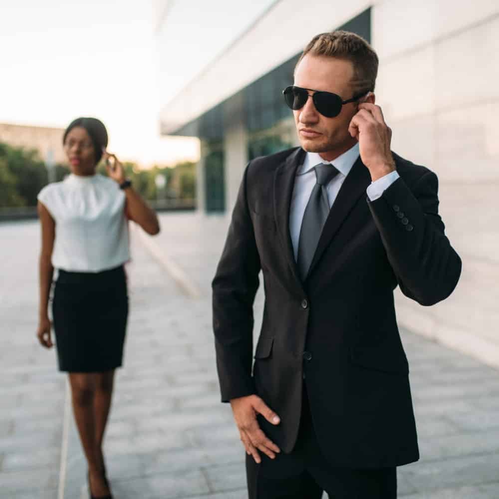 escorte de sécurité garde du corps écoute oreillette eyes on youb