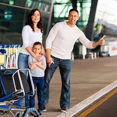 famille faisant du stop a l'aéroport touriste Paris garde du corps protection raproché discrete